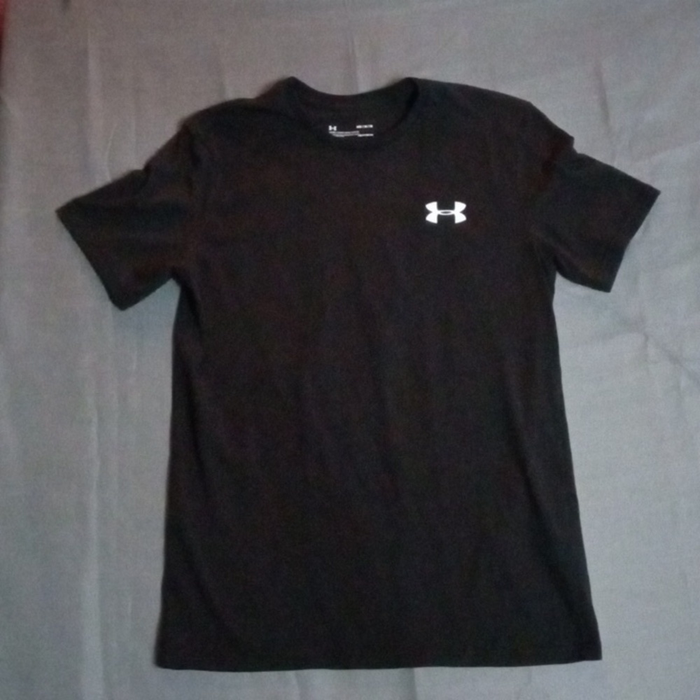 Under Armour HeatGear Deer Antler Tshirt Size M Black Pre-owned